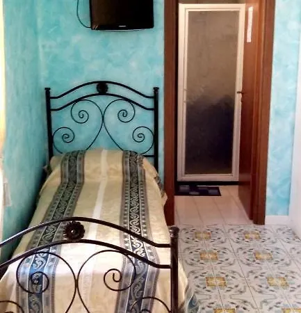 With 3 Bedrooms In Lipari With Wonderful City View Balcony And Wifi 1 Km From The Beach Lipari (Isola Lipari)
