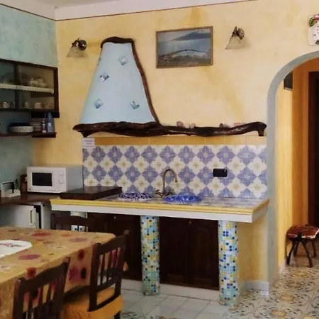 Apartmán With 3 Bedrooms In Lipari With Wonderful City View Balcony And Wifi 1 Km From The Beach