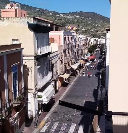 With 3 Bedrooms In Lipari With Wonderful City View Balcony And Wifi 1 Km From The Beach Lägenhet *