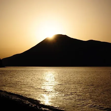 With 3 Bedrooms In Lipari With Wonderful City View Balcony And Wifi 1 Km From The Beach Apartmán *