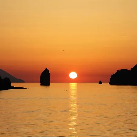 With 3 Bedrooms In Lipari With Wonderful City View Balcony And Wifi 1 Km From The Beach *